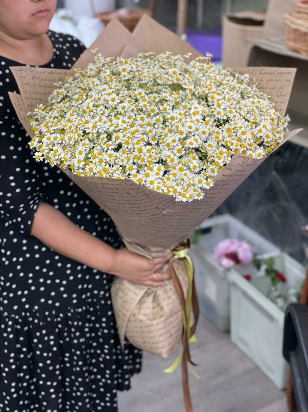 Букет из ромашки, артикул F79013 - 14519 рублей, доставка по городу. Flawery - доставка цветов