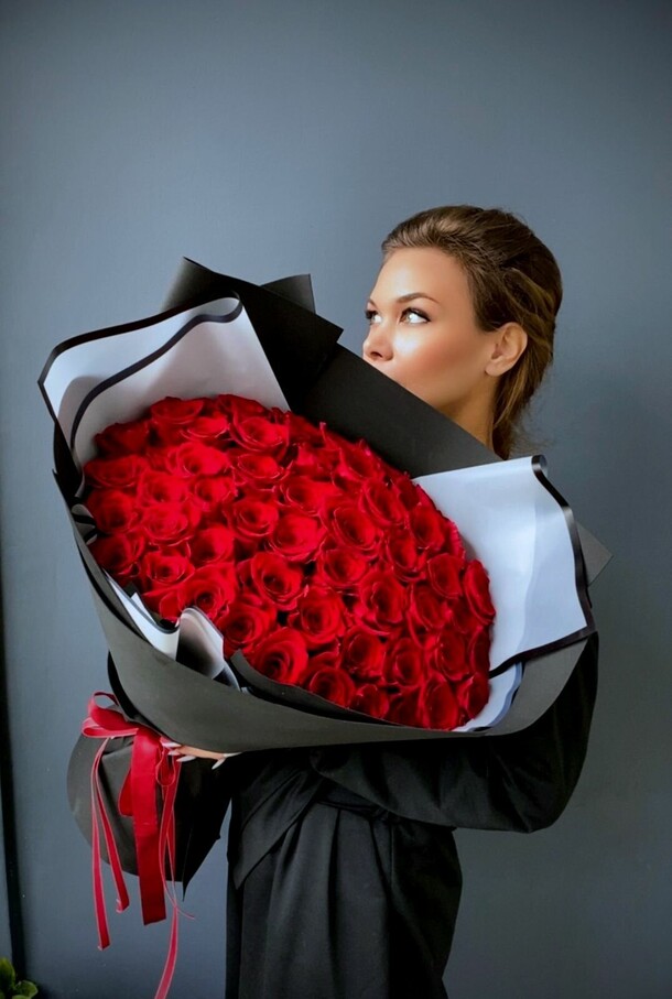 51 роза, артикул F1404242 - 23825 рублей, доставка по городу. Flawery - доставка цветов