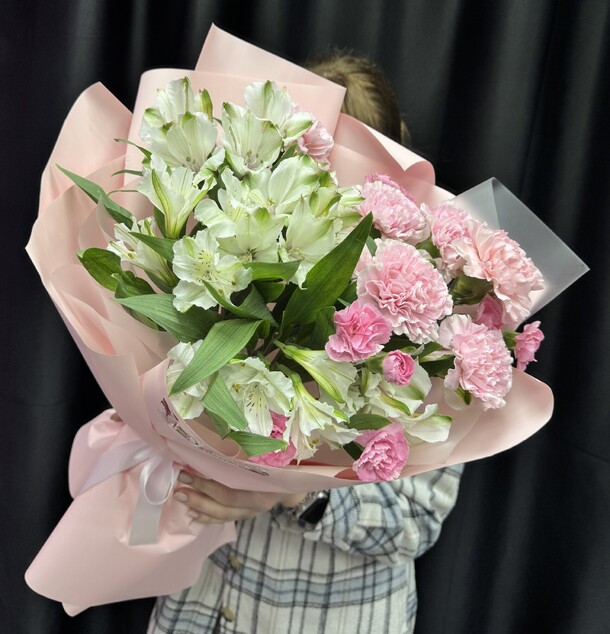 Альстромерии и гвоздики, артикул F1404425 - 5391 рублей, доставка по городу. Flawery - доставка цветов