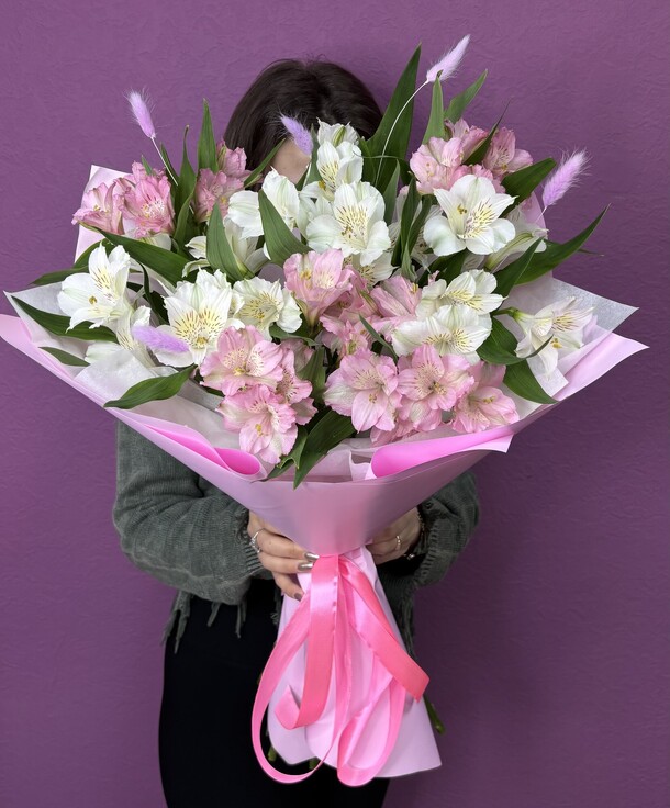 Милые альстромерии, артикул F1409006 - 5590 рублей, доставка по городу. Flawery - доставка цветов