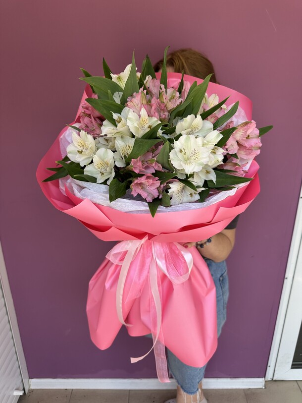 Альстромерии стойкие, артикул F1451772 - 5457 рублей, доставка по городу. Flawery - доставка цветов