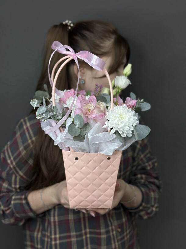 Стойкая композиция, артикул F1491807 - 3194 рублей, доставка по городу. Flawery - доставка цветов