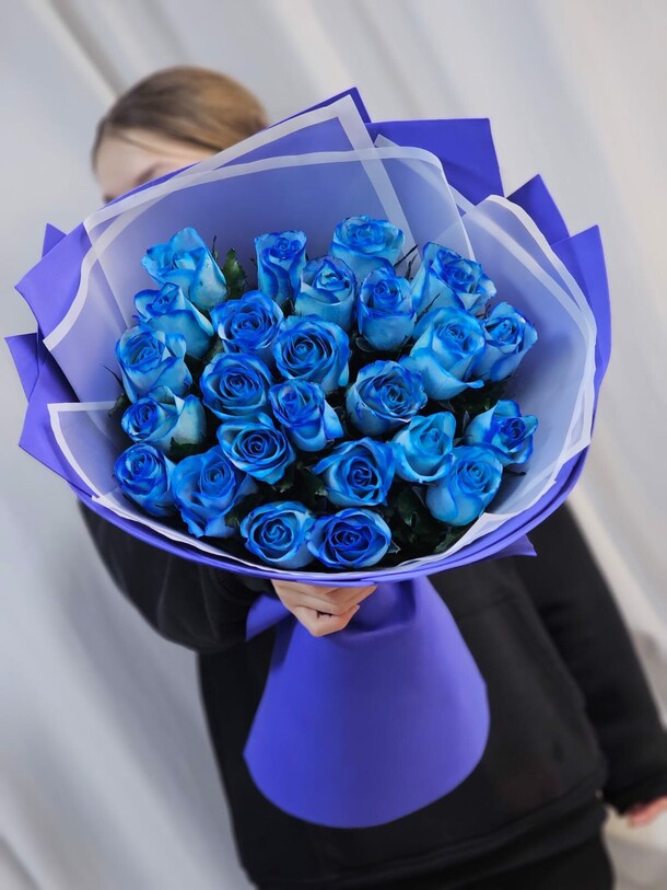 25 синих роз, артикул F1401386 - 11550 рублей, доставка по городу. Flawery - доставка цветов
