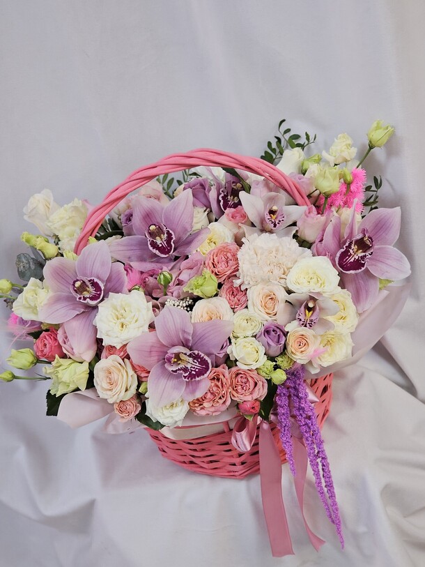Корзина с цветами, артикул F1401388 - 11550 рублей, доставка по городу. Flawery - доставка цветов