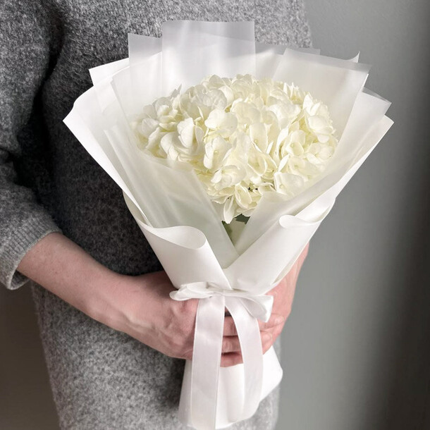 Белая гортензия | мини букет- комплимент, артикул F1401802 - 1850 рублей, доставка по городу. Flawery - доставка цветов