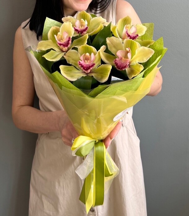 5 орхидей, артикул F1401808 - 3600 рублей, доставка по городу. Flawery - доставка цветов