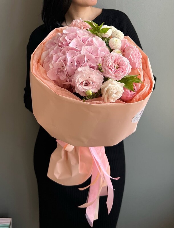 Персиковый букет свежих цветов, артикул F1402202 - 5690 рублей, доставка по городу. Flawery - доставка цветов