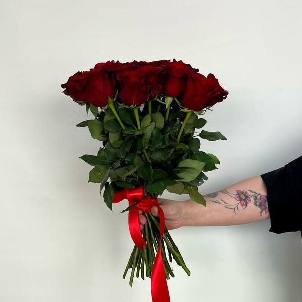 Букет из 21 красной розы 50см, артикул F1403440 - 6773 рублей, доставка по городу. Flawery - доставка цветов