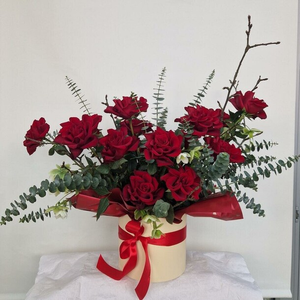 Композиция "красный бархат", артикул F1403476 - 11364 рублей, доставка по городу. Flawery - доставка цветов
