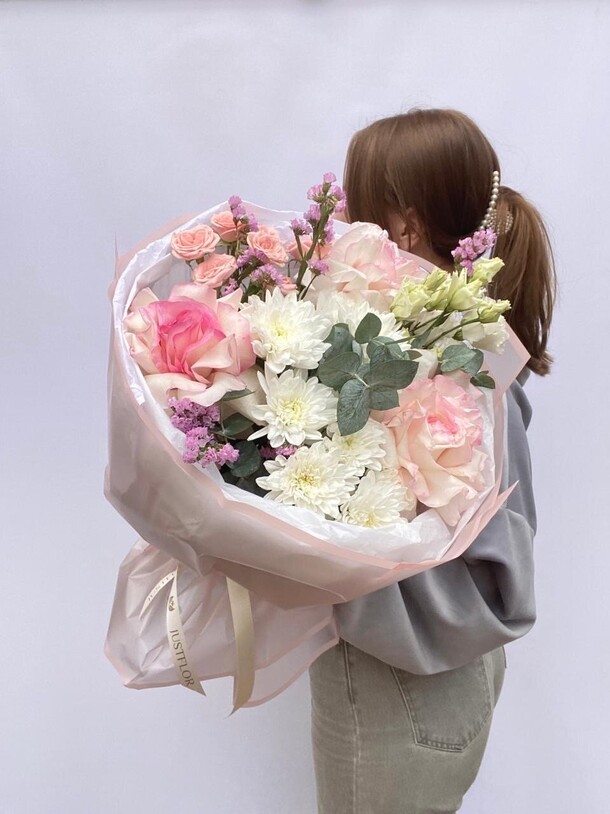 Круглый сборный букет, артикул F1497725 - 4320 рублей, доставка по городу. Flawery - доставка цветов