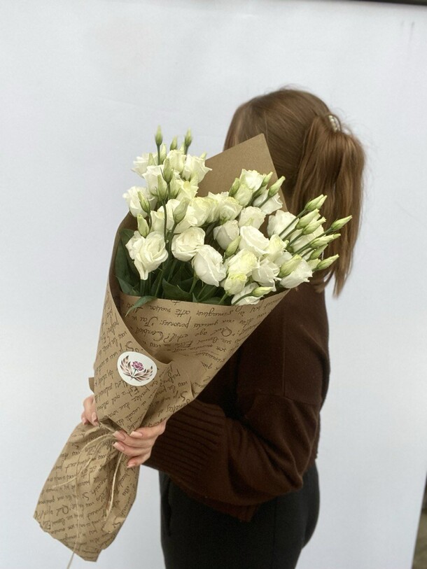 Монобукет из эустомы, артикул F1504928 - 3250 рублей, доставка по городу. Flawery - доставка цветов