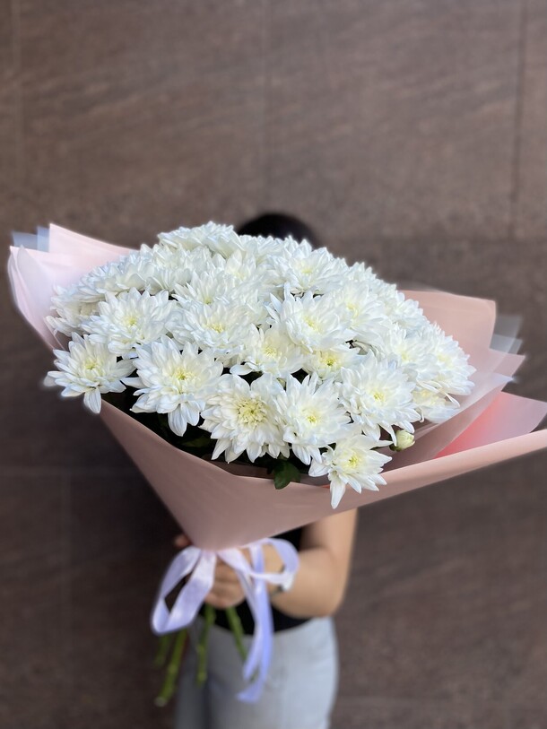 Букет из 7 белых хризантем, артикул F1415269 - 7086 рублей, доставка по городу. Flawery - доставка цветов