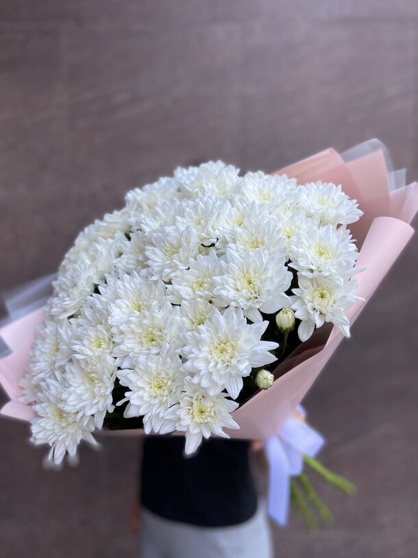 Букет из 9 белых хризантем, артикул F1415271 - 8890 рублей, доставка по городу. Flawery - доставка цветов