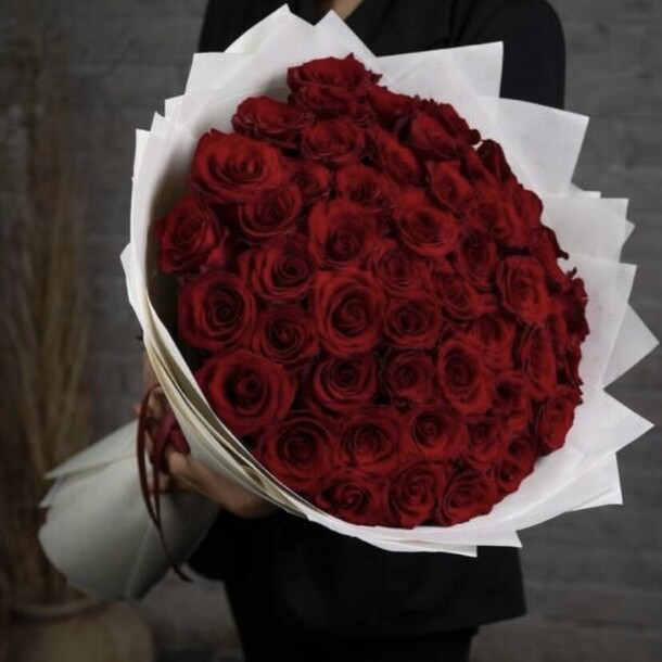 35 роз, артикул F1406813 - 7689 рублей, доставка по городу. Flawery - доставка цветов