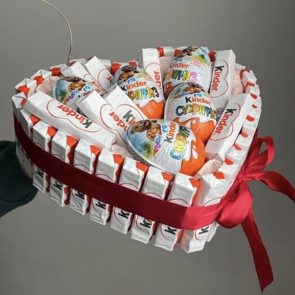 Киндер love, артикул F1408353 - 4389 рублей, доставка по городу. Flawery - доставка цветов