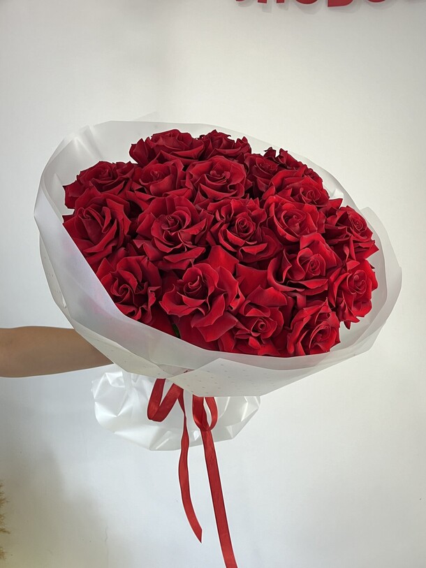 19 французских роз, артикул F1446615 - 10989 рублей, доставка по городу. Flawery - доставка цветов