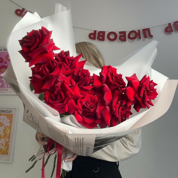 Букет «9 красных французских роз», артикул F1507191 - 4389 рублей, доставка по городу. Flawery - доставка цветов