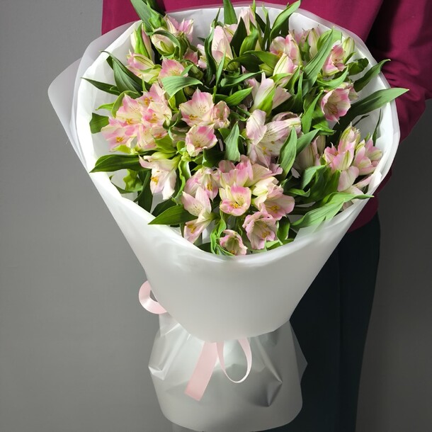 Букет 9 альстромерий, артикул F1407152 - 3650 рублей, доставка по городу. Flawery - доставка цветов