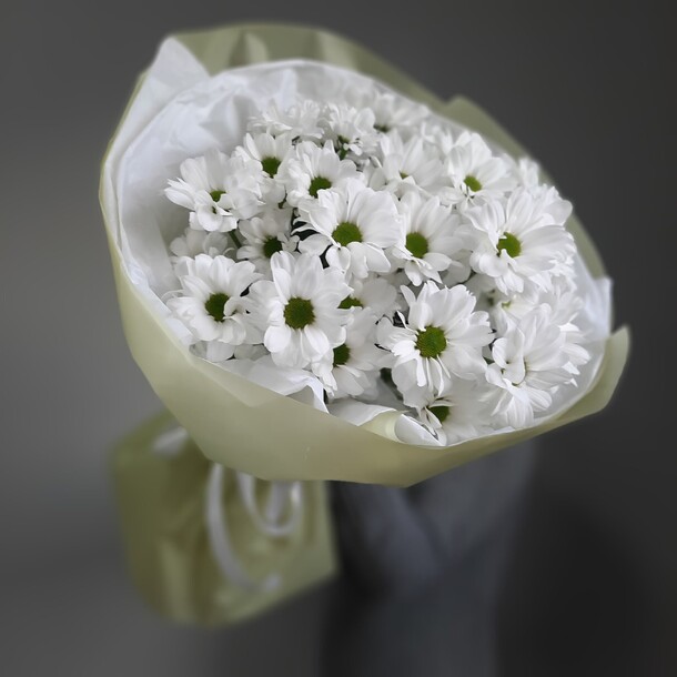 Букет из кустовых хризантем "ромашка", артикул F1413574 - 2950 рублей, доставка по городу. Flawery - доставка цветов