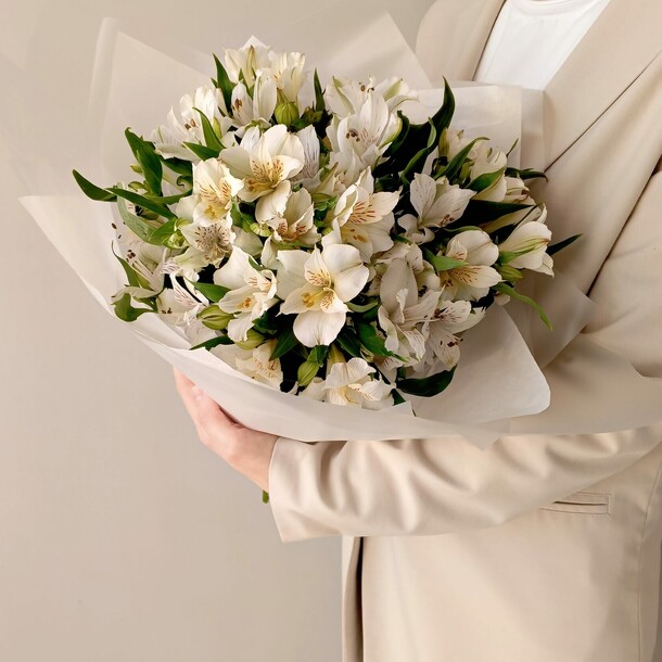 Букет из белых альстромерий, артикул F1413921 - 3850 рублей, доставка по городу. Flawery - доставка цветов