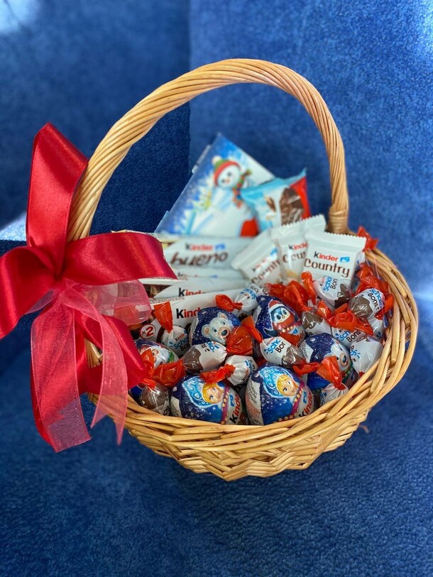 Корзинка kinder, артикул F1265137 - 8500 рублей, доставка по городу. Flawery - доставка цветов