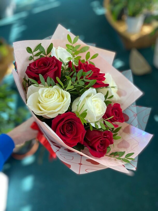 Розы с фисташкой, артикул F1265139 - 5550 рублей, доставка по городу. Flawery - доставка цветов