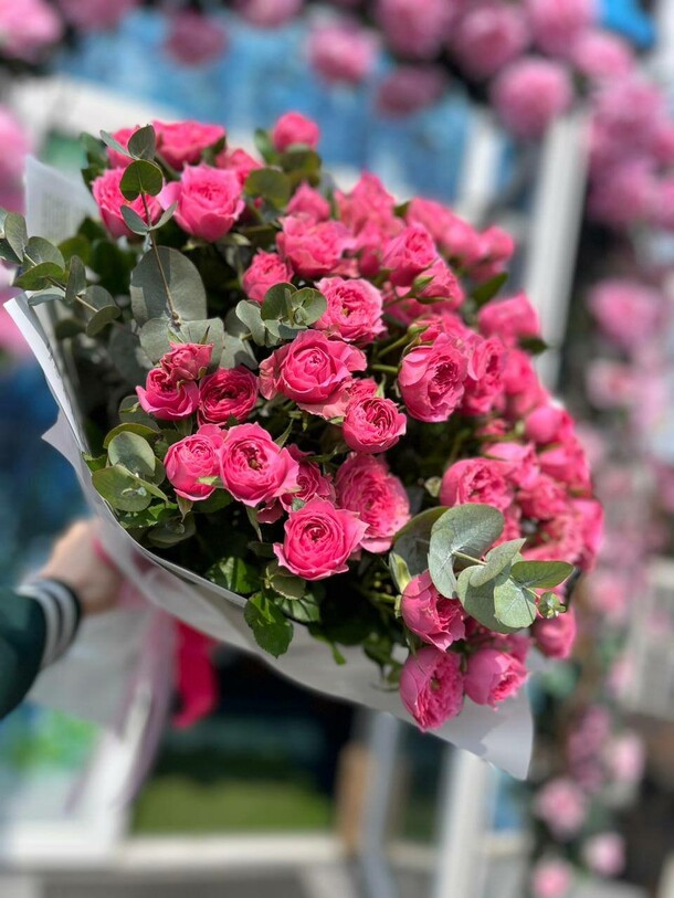 Розовые кустовые розы, артикул F1416231 - 7800 рублей, доставка по городу. Flawery - доставка цветов