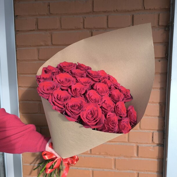 Роза сорта эксплоер 25 шт, артикул F1409071 - 13000 рублей, доставка по городу. Flawery - доставка цветов