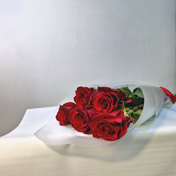 5 красных роз, артикул F1457927 - 1864 рублей, доставка по городу. Flawery - доставка цветов