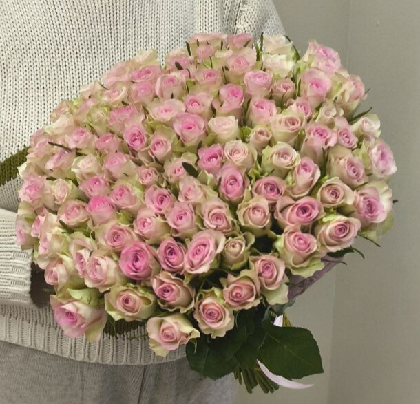 101 роза, артикул F1412418 - 11000 рублей, доставка по городу. Flawery - доставка цветов