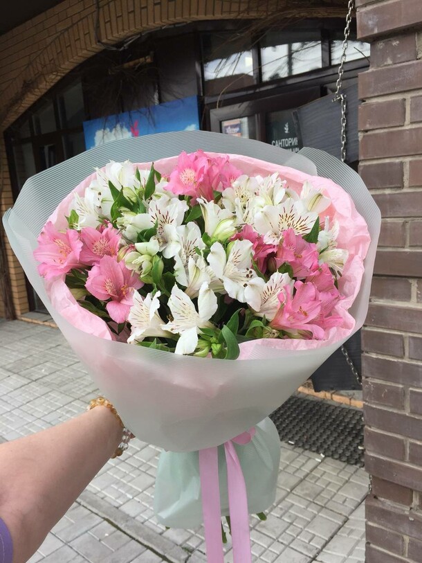 Букет из альстромерии, артикул F1420567 - 3700 рублей, доставка по городу. Flawery - доставка цветов