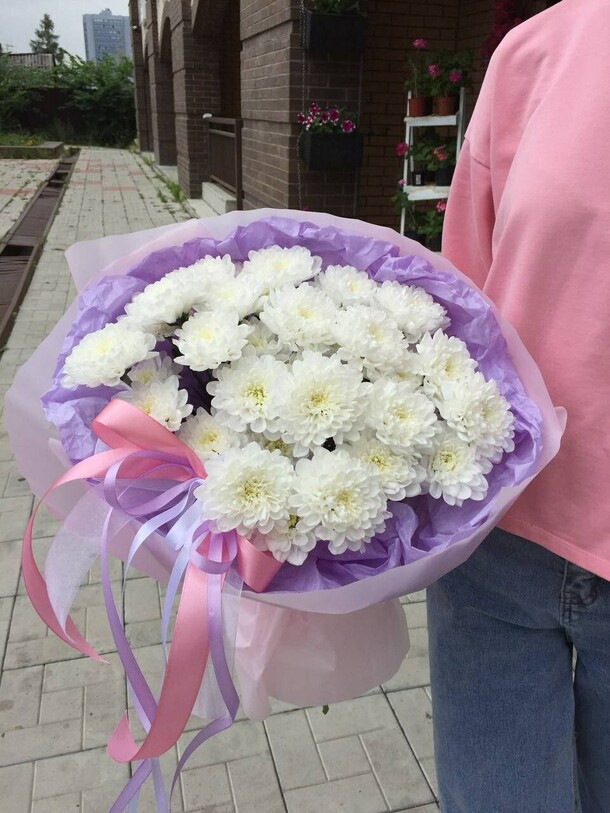 Монобукет из хризантемы, артикул F1420573 - 4400 рублей, доставка по городу. Flawery - доставка цветов