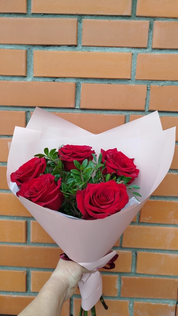 Красные розы, артикул F1409139 - 2730 рублей, доставка по городу. Flawery - доставка цветов
