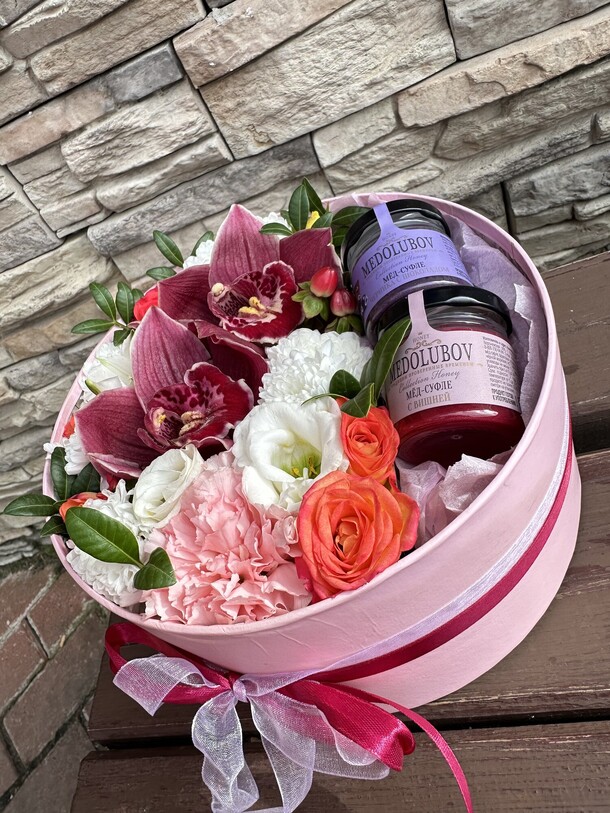 Комплимент с медом, артикул F1409155 - 2850 рублей, доставка по городу. Flawery - доставка цветов