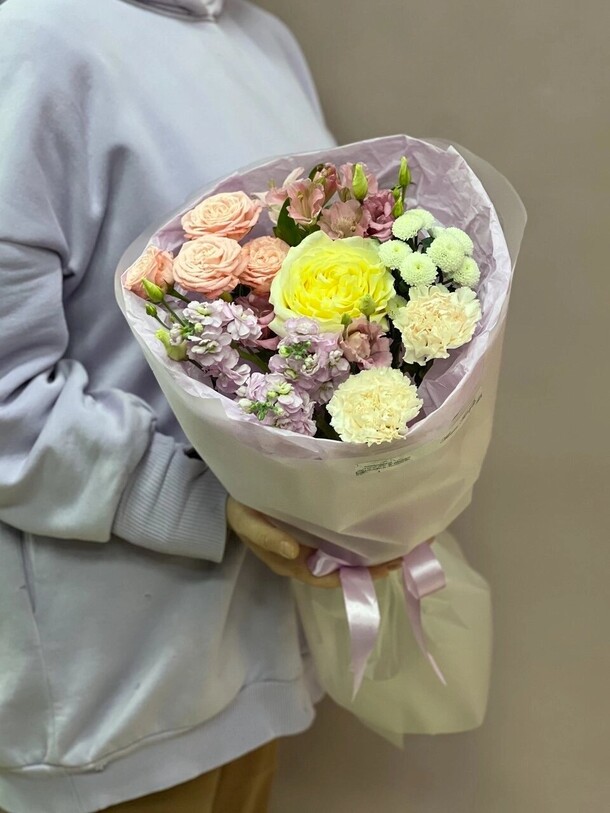 Букет сборный, артикул F1409442 - 5700 рублей, доставка по городу. Flawery - доставка цветов