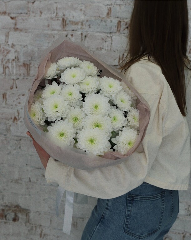 Букет из 5 кустовых хризантем, артикул F1411991 - 4000 рублей, доставка по городу. Flawery - доставка цветов