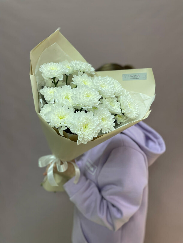 Букет из 3 хризантем, артикул F1414921 - 2850 рублей, доставка по городу. Flawery - доставка цветов