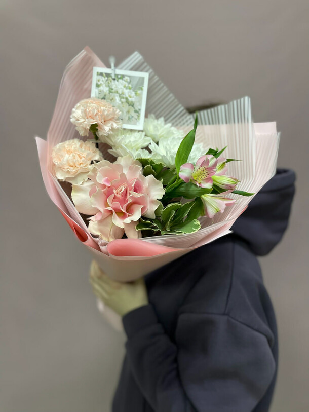 Букет-комплимент "миледи", артикул F1414930 - 3900 рублей, доставка по городу. Flawery - доставка цветов