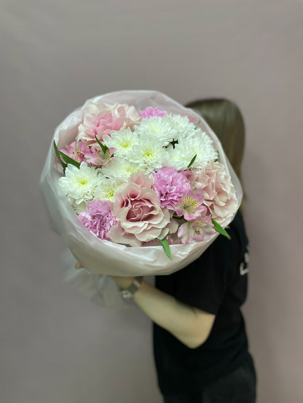 Круглый букет "нежное послание", артикул F1414978 - 6080 рублей, доставка по городу. Flawery - доставка цветов