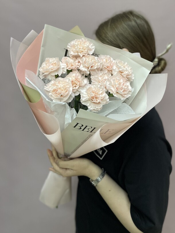 Букет из 11 диантусов в оформлении, артикул F1420680 - 3800 рублей, доставка по городу. Flawery - доставка цветов