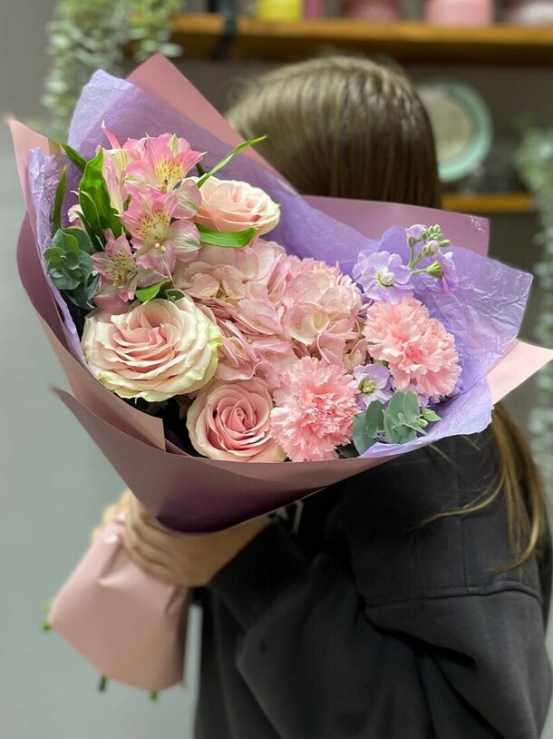 Букет сборный с гортензией, артикул F1430290 - 6200 рублей, доставка по городу. Flawery - доставка цветов