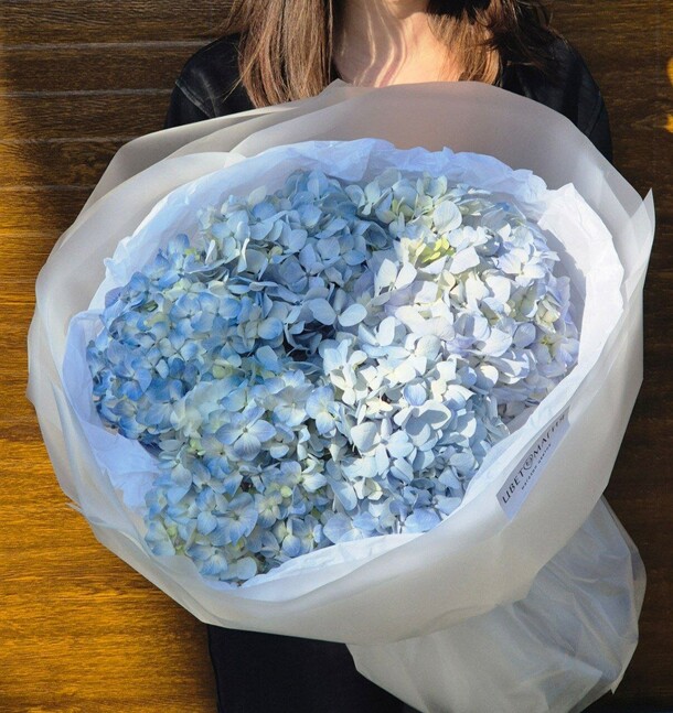 Букет из голубой гортензии, артикул F1409791 - 3900 рублей, доставка по городу. Flawery - доставка цветов