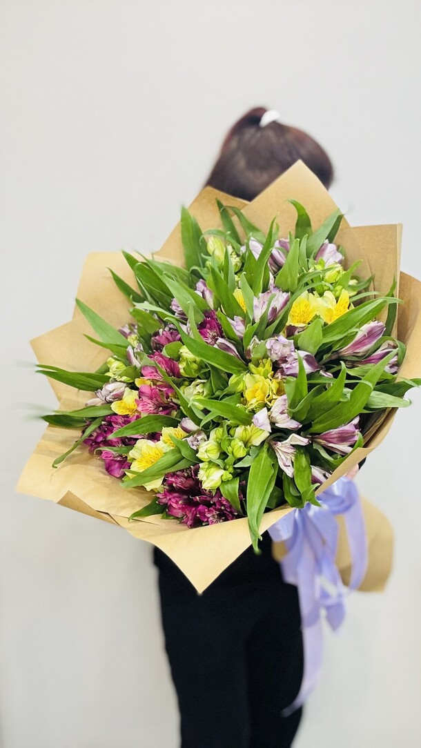 Букет из яркой альстромерии, артикул F1447711 - 6300 рублей, доставка по городу. Flawery - доставка цветов