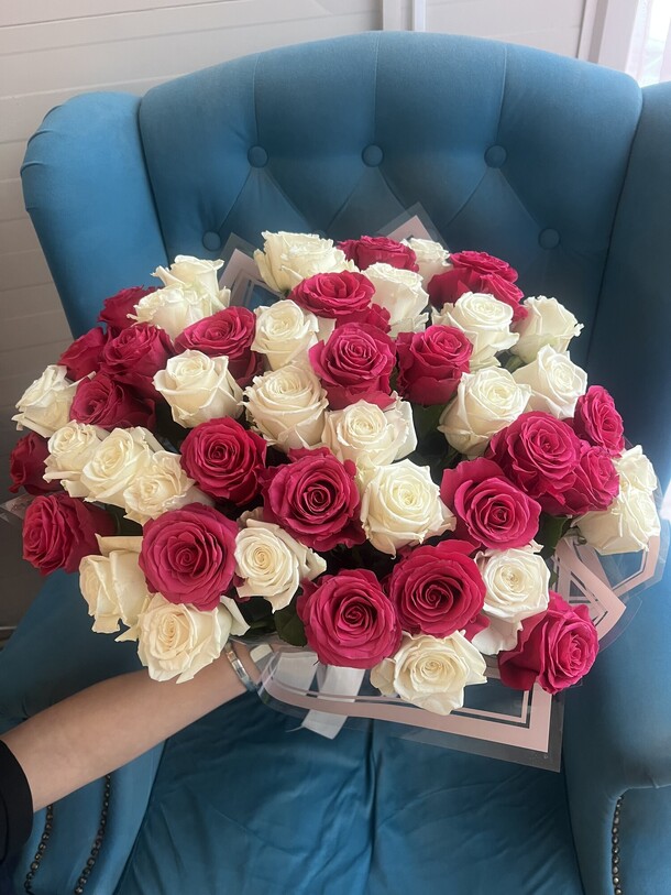 Микс роз, артикул F1413450 - 15709 рублей, доставка по городу. Flawery - доставка цветов