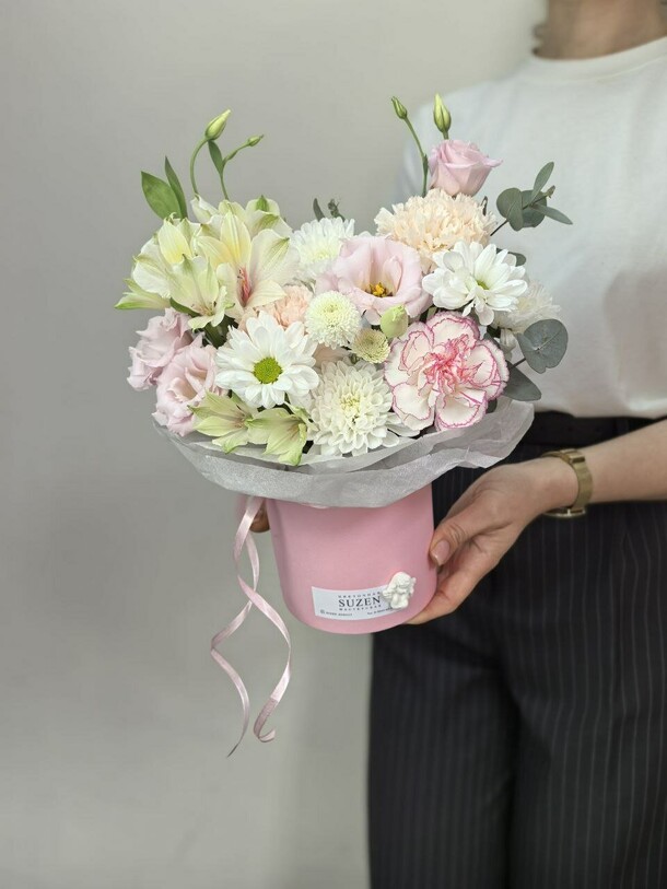 Мини букетик в коробке, артикул F1431695 - 3200 рублей, доставка по городу. Flawery - доставка цветов