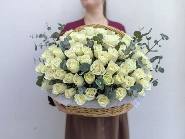 101 роза в корзине, артикул F1434562 - 17000 рублей, доставка по городу. Flawery - доставка цветов