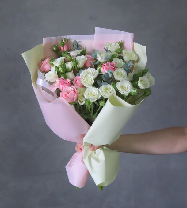 Нежность из кустовой розы, артикул F1162062 - 6880 рублей, доставка по городу. Flawery - доставка цветов