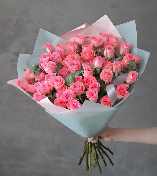 Букет из кустовой розы, артикул F1162097 - 8800 рублей, доставка по городу. Flawery - доставка цветов