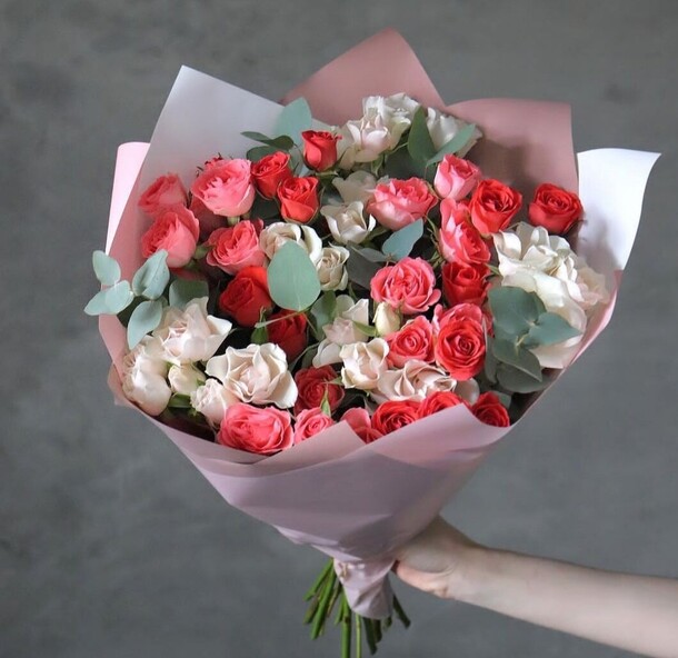 Букет из кустовой розы, артикул F1162100 - 10500 рублей, доставка по городу. Flawery - доставка цветов