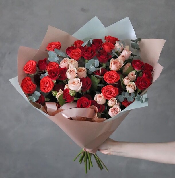 Букет из кустовой розы, артикул F1162101 - 10500 рублей, доставка по городу. Flawery - доставка цветов